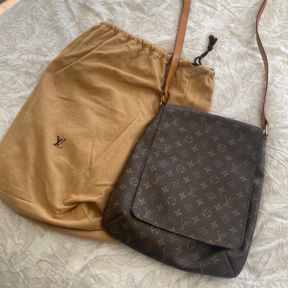 Authentic vintage Louis Vuitton Mussette crossbody